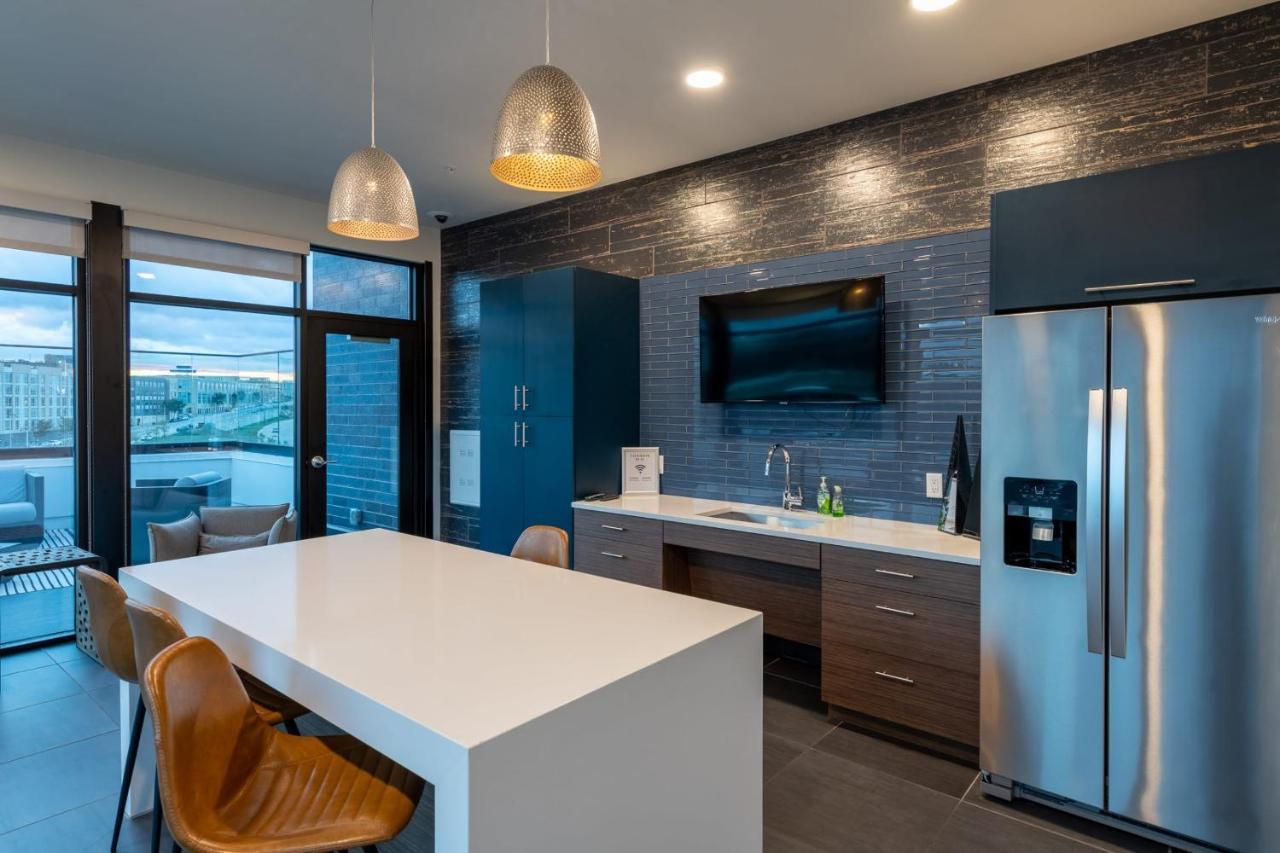 Flexhome Skywalk To Fiserv 1Br Apt U5 Милуоки Екстериор снимка